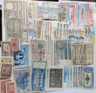 Wereld - 700 banknotes - Various dates - including duplicates