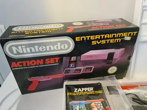 Nintendo Rare 1985 Nes 8-Bit Super Rare Big Box Action Set+Super Rare upper inlay+Original Nintendo Zapper+ - Console - In originele verpakking