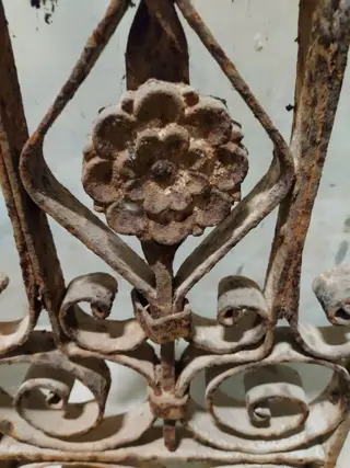 Twee grote raam roosters - IJzer (gesmeed) - Eind 19e eeuw