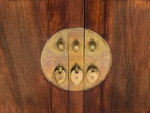 Koffer met drie laden LIANSANCHU - Huanghuali, Zitan - China - Qing Dynastie (1644-1911)