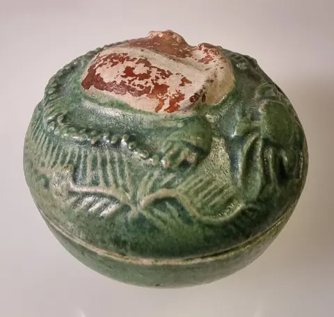 Doos - Porselein - Water wezens - China - Ming Dynastie (1368-1644)