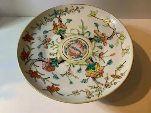 Stam kom (1) - Familie rose, Fencai, Mille fluer - Porselein - Bloemen, Lotusbloem, Pruimenbloesem - China - 18e - 19e eeuw