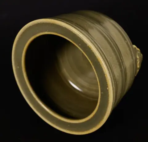 Chinese Longquan Kiln Statief Wierookvat - Celadon - Porselein - China - Qing Dynastie (1644-1911)