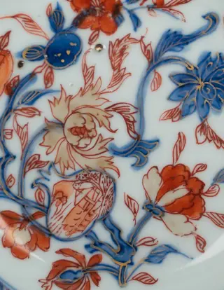 Schotel - Porselein - Chinese - Landscape in Pomegranate, lotus and peaches - Underglaze blue with overglaze red and gold! - China - Yongzheng (1723-1735)