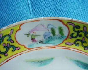 Bord, Schotel (1) - Famille jaune, Kanton - Porselein - China - 19e eeuw