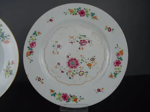 Twee borden - Porselein - China - Qianlong (1736-1795)