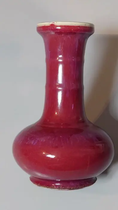 Chinees porselein paars geflambeerd glazuur sang de boeuf bamboe nekvaas (1) - Porselein - China - Tweede helft 20e eeuw