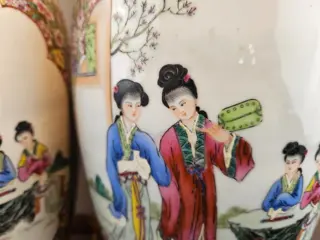 Vazen (2) - Porselein - Ladies in the garden (Famille Rose) - China - Midden 20e eeuw