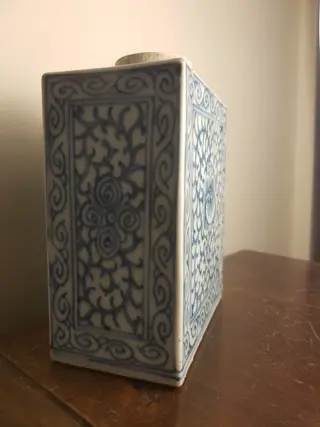 Theebusje - Blauw en wit - Porselein - Bloemen, Lotusbloem - Nice hand painted tea box - China - 19e eeuw