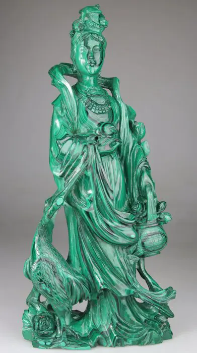 Groot Kwanyin-standbeeld - Malachiet - China - Eerste helft 20e eeuw