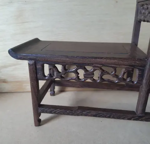 Standaards (6) - Hout - China - 21e eeuw