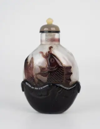 Snuiftabak-fles - Peking glas - Chinese - Purple overlay - Carp carried on a Lotus leaf - China - 19e - 20e eeuw