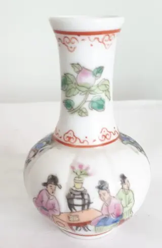 Gemengd lot (3) - Familie rose - Porselein - Family rose bowl and 2 vases - China - 19e - 20e eeuw