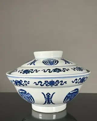 Schaal/kom, Stam kom (1) - Blauw en wit - Porselein - Large Bowl and cover D. 19 cm - China - Begin 20e eeuw