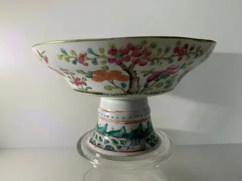 Stam beker (1) - Fencai, Floraal, Mille fluer - Porselein - Bloemen, Lotusbloem, Perzik, Pruimenbloesem - China - Eind 19e - begin 20e eeuw