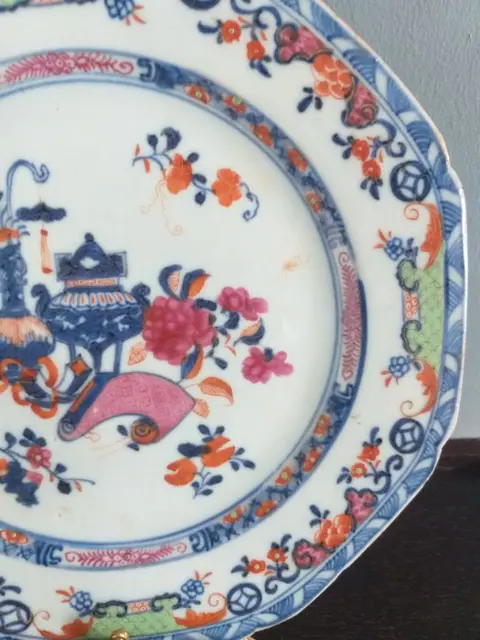 Achthoekige plaat - Familie rose - Porselein - Precious Objects - China - Late Yongzheng - vroege Qianlong-periode