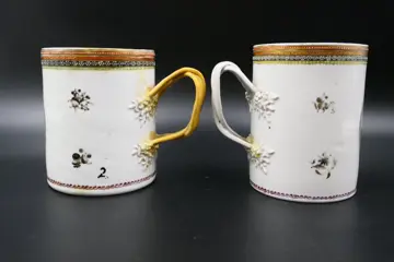 Cups (2) - Chinese export - Porselein - Chinese exported mugs, with ink painted harbour scene - China - 18e - 19e eeuw