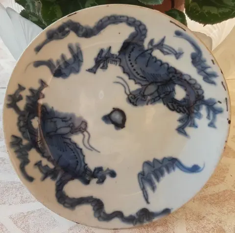 oud gerecht - Blauw en wit - Porselein - Draak - China - Ming Dynastie (1368-1644)