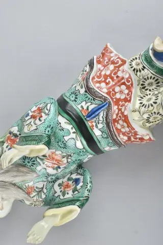 EEN GROTE FAMILLE VERTE FIGUUR VAN SHOULAO - Porselein - Frankrijk - 19e eeuw