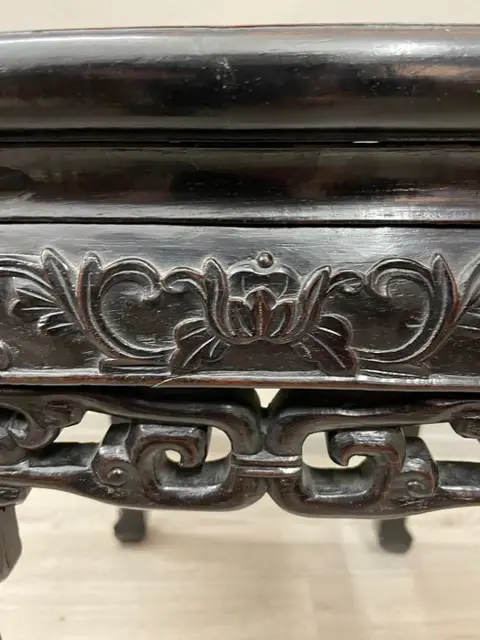 Kruk (1) - hard hout, Zacht steen - China - Qing Dynastie (1644-1911)