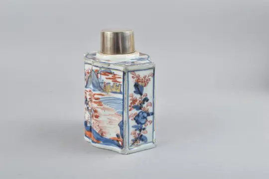 EEN CHINESE IMARI THEEDOOS - Porselein - China - Kangxi (1662-1722)