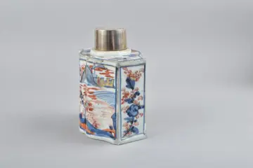 EEN CHINESE IMARI THEEDOOS - Porselein - China - Kangxi (1662-1722)