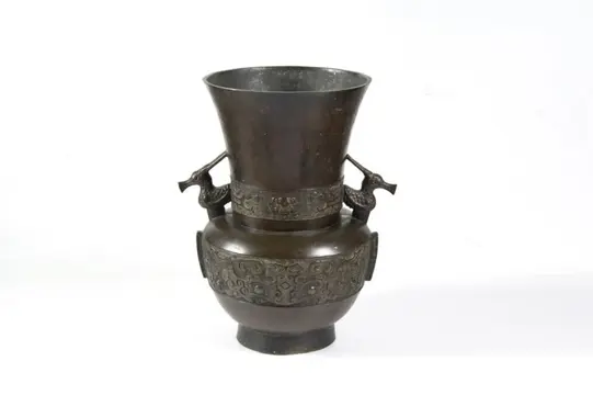 Vaas (1) - Brons - Rare archaicstyle bronzevase - China - Qing Dynastie (1644-1911)