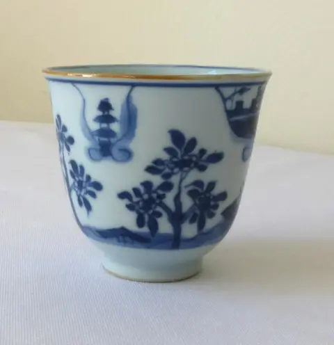 Zeldzaam Chinees Hoog Kommetje - Porselein - China - Kangxi (1662-1722)