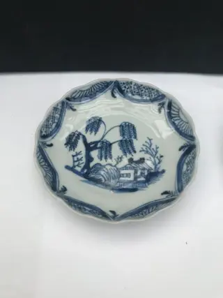 Borden (3) - Blauw en wit - Porselein - Landschap voorstelling met treurwilg tempel huis - China - Kangxi (1662-1722)