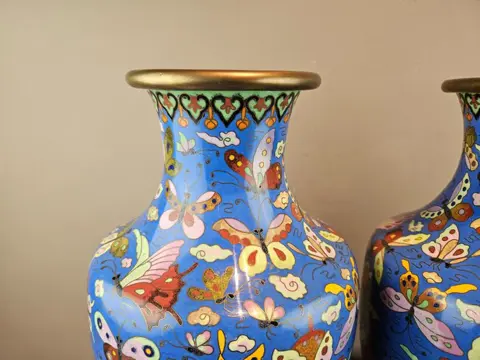 Vazen (2) - Cloisonné emaille - 100 Butterflies - China - Midden 20e eeuw