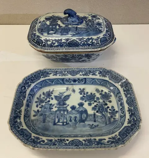 Groenteschotel met dienblad (2) - Aardewerk - China - Qianlong (1736-1795)