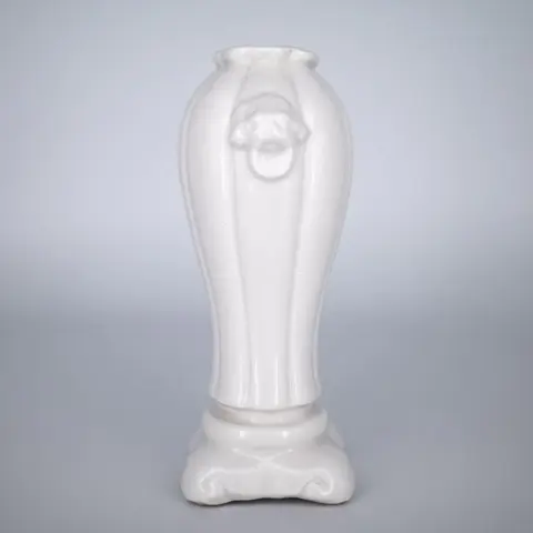 Vaas - Blanc de chine, Dehua - Porselein - Miniature Blanc de Chine Vase With Foo Lion Handles - China - 19e - 20e eeuw
