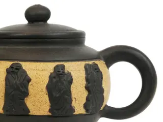 Theepot - Keramiek, Steengoed - Yixing Teapot and Lid, base and the lid both bearing a maker's mark - China - 20e eeuw