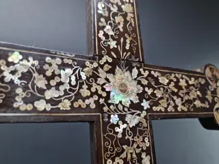 Kruis (1) - Hout, Parelmoer - Vietnam - 19e eeuw