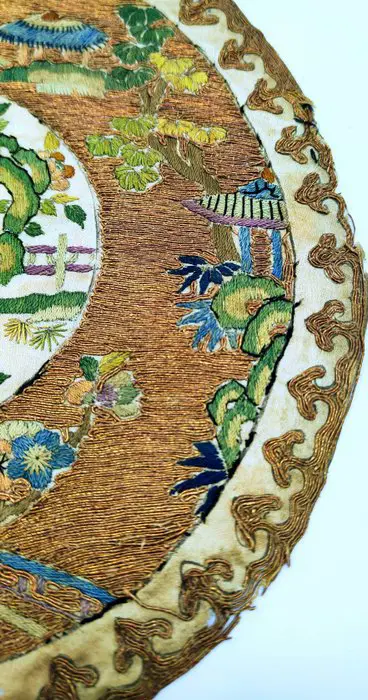 Borduurwerk (1) - Linnen, Zijde - Meraviglioso e antico ricamo cinese - China - 19e eeuw