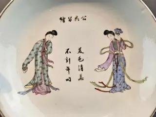 Borden (2) - Porselein - Ladies in the garden - China - Republieke periode (1912-1949)