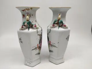 Vaas (2) - Familie rose - Porselein - karakters - China - 20e eeuw