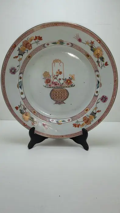 Grote schotel (1) - Porselein - Familie Rose - China - Yongzheng (1723-1735)