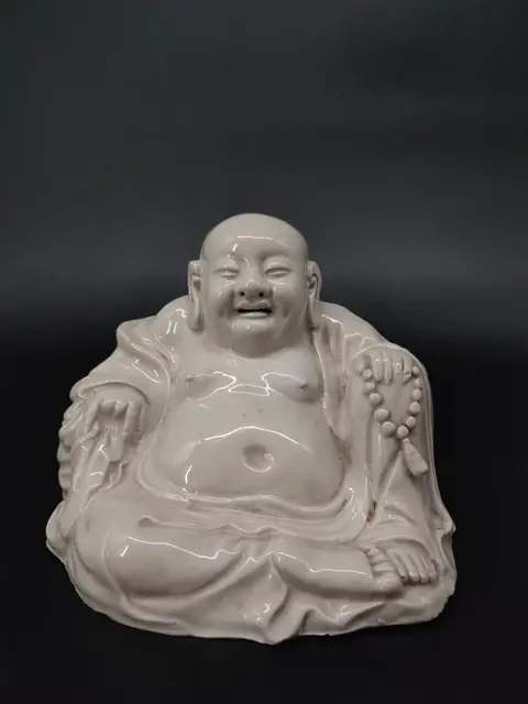 zittende Buddha - Blanc de chine - Porselein - China - 20e eeuw