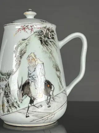 Theepot (1) - Familie rose - Porselein - teapotdepicting “old man riding donkey” - China - Eind 19e eeuw