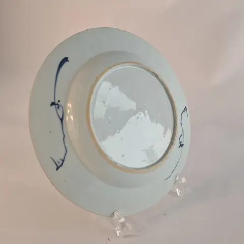 Bord (1) - Blauw en wit - Porselein - Florale decoratie - China - Qianlong (1736-1795)