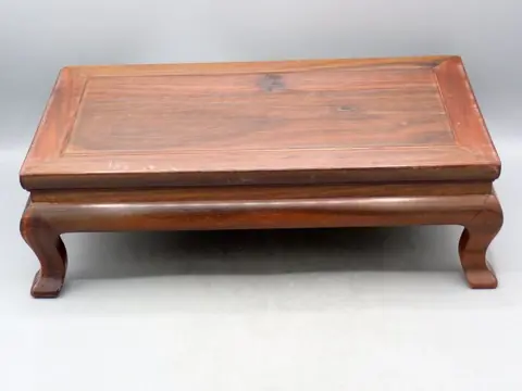 Staander in de vorm van een tafel - hard hout - China - Tweede helft 20e eeuw