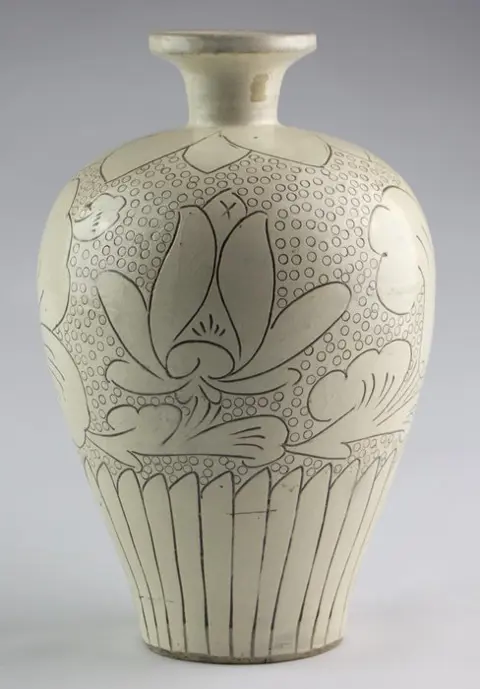 Vaas (1) - Cizhou - Steengoed - Lotusbloem - China - 20e eeuw