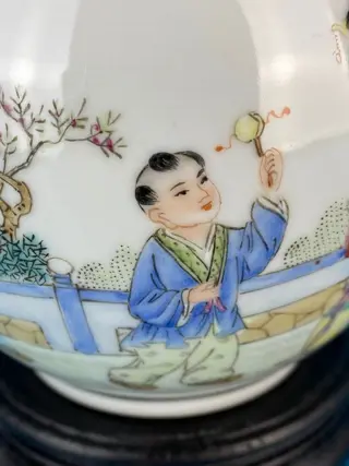 Vaas - Porselein - China - Tweede helft 20e eeuw