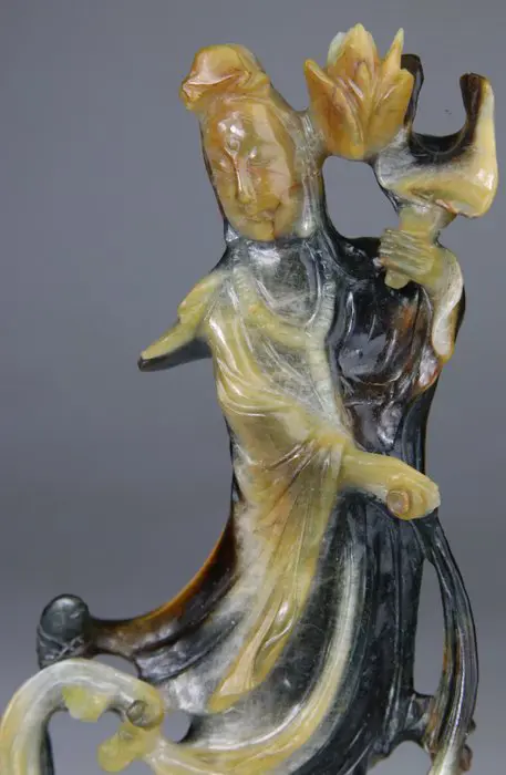 Standbeeld, Kwanyin Dame - Tijgeroog - tijgeroogsteen - China - Eerste helft 20e eeuw