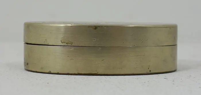 Inktdoos, decor van een kalligrafie meerlandschap - Paktong, koper - China - Eind 19e - begin 20e eeuw