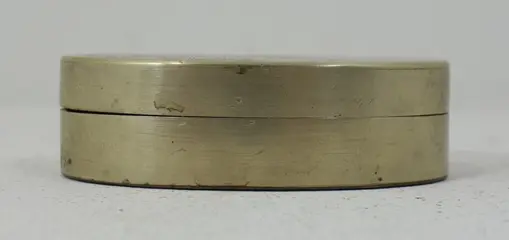 Inktdoos, decor van een kalligrafie meerlandschap - Paktong, koper - China - Eind 19e - begin 20e eeuw