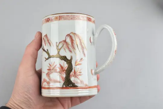 EEN CHINESE BLOED- EN MELKMOK - Porselein - China - Yongzheng (1723-1735)