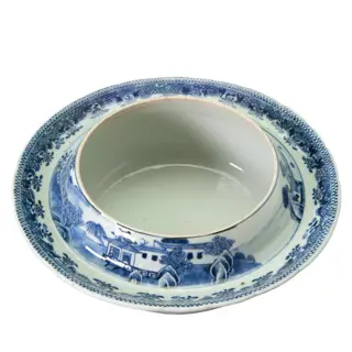 Zeldzame scheepsterrine (1) - Blauw en wit - Porselein - Rivierlandschap met bergen en pagodes - China - Qianlong (1736-1795)
