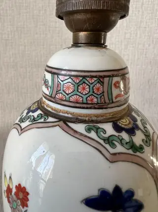 Vaas omgebouwd tot tafellamp - Familie verte - Porselein - Bloemen - China - 20e eeuw